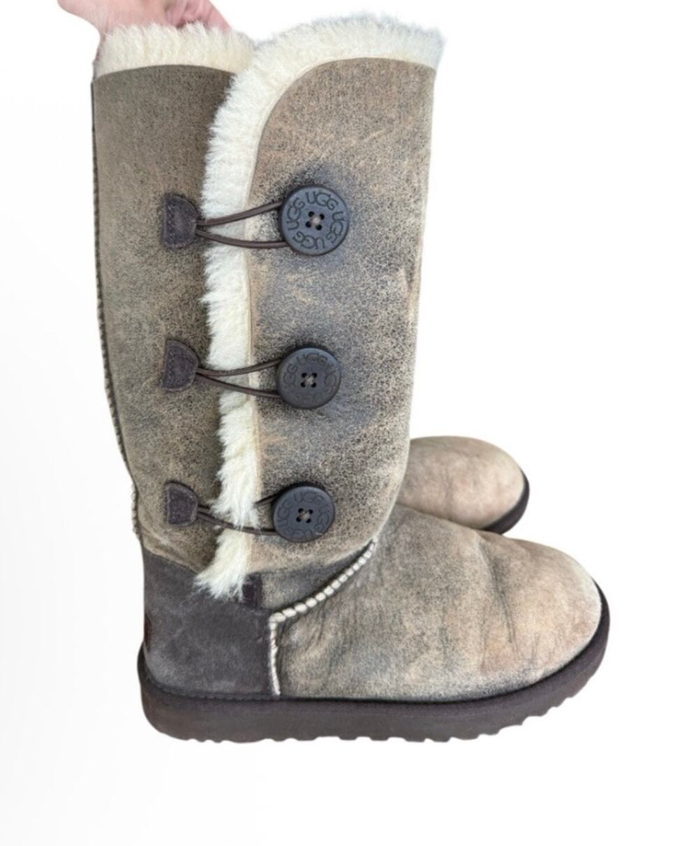 UGG Bailey Button Triplet Bomber 3049 Women’s 8 Distressed Tall Shearling Boots